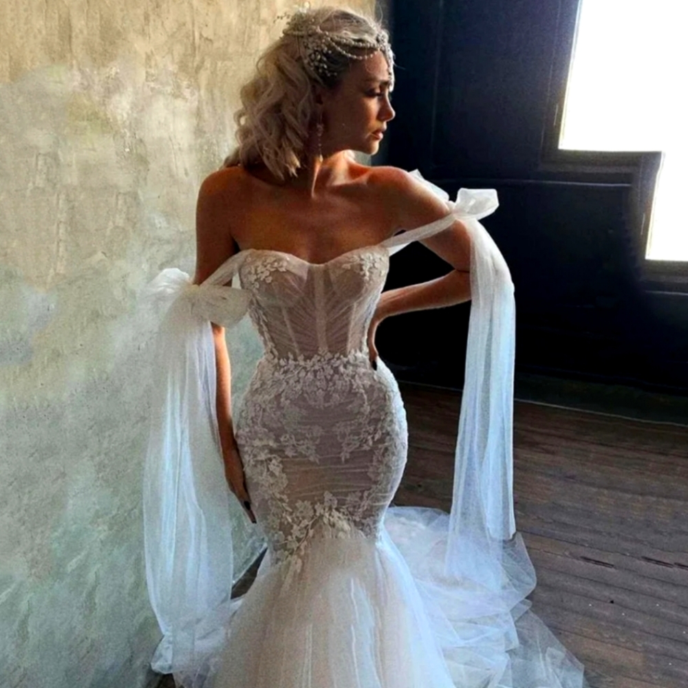 Bow in shoulder wedding dress